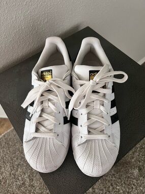 Adidas White and Black Superstar Sneakers with Gold Tongue Logo Sz 8